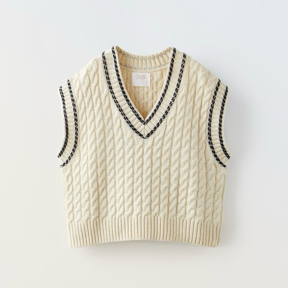 CONTRAST KNIT VEST